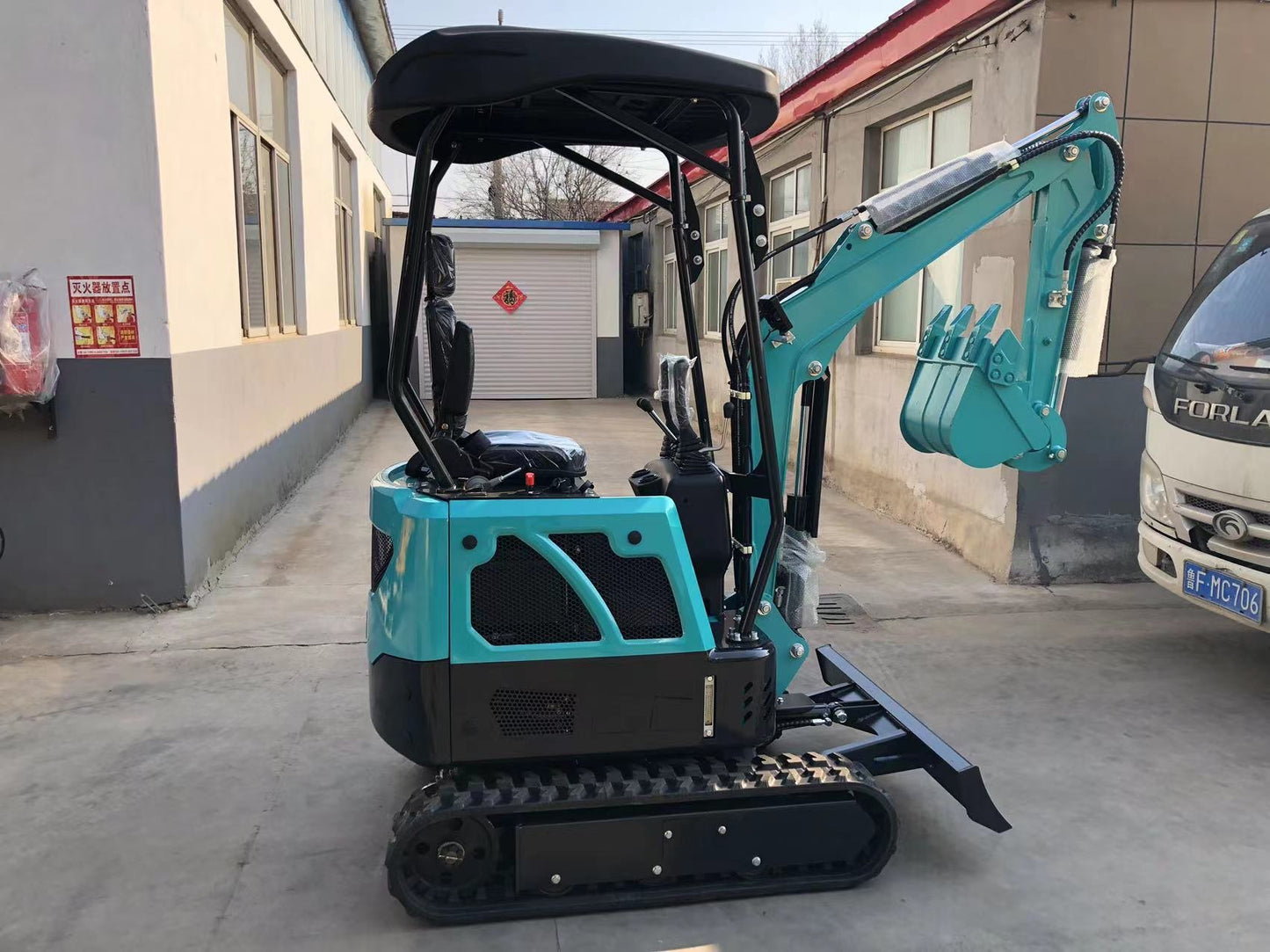 1.7 tonne excavator